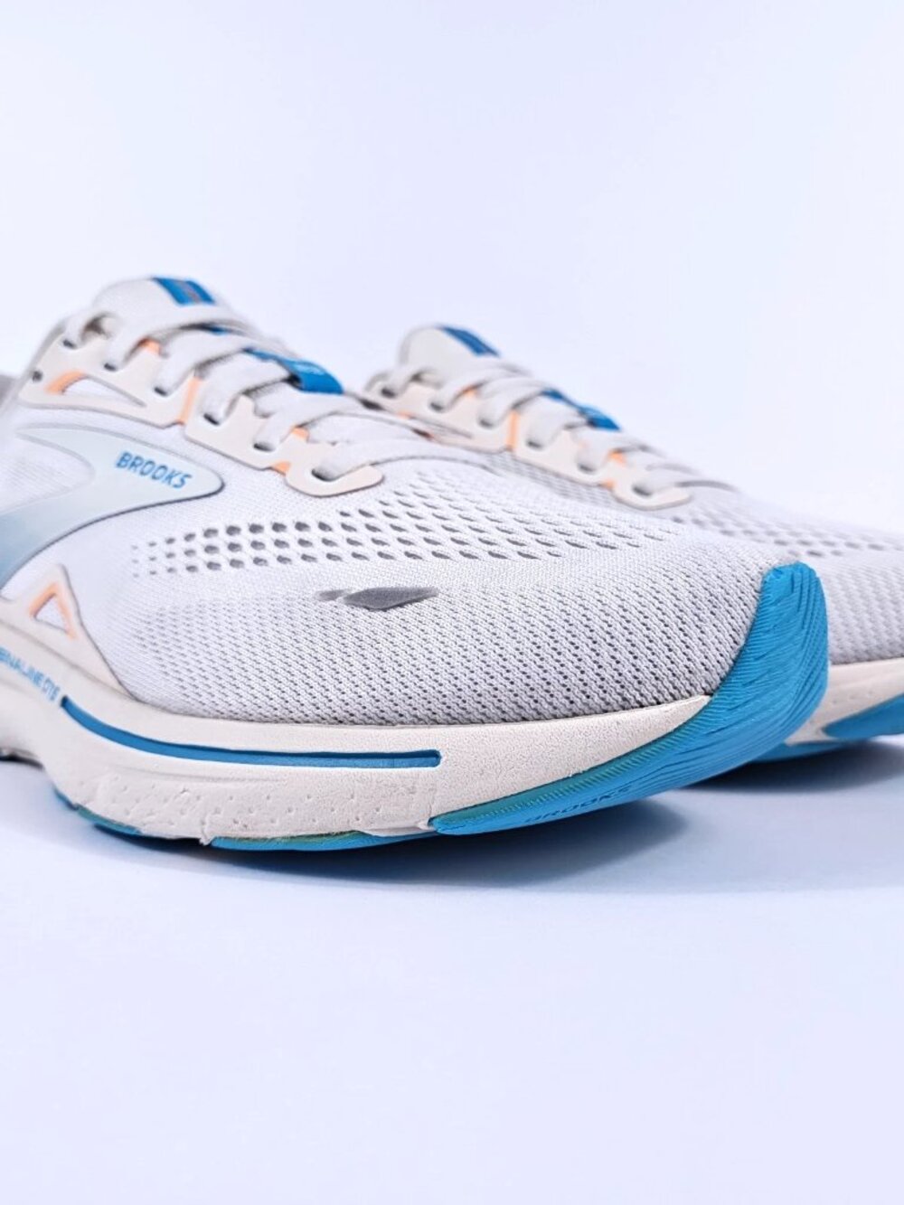 Brooks Adrenaline GTS 23 Womens 9.5 Stability Support Road Running Shoes White